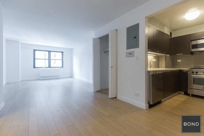 Building Photo - 222 E 39th St