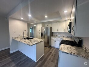 Building Photo - 367 N Melrose Dr