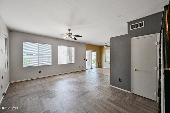 Foto del edificio - 4230 W Carter Rd