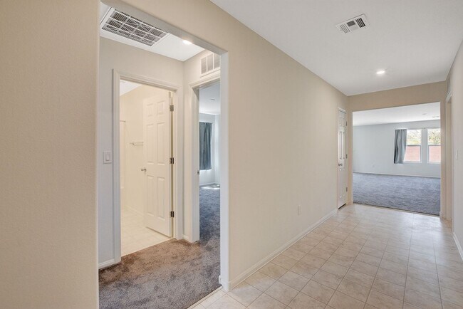 Foto del edificio - Newer Home in Indian Springs!