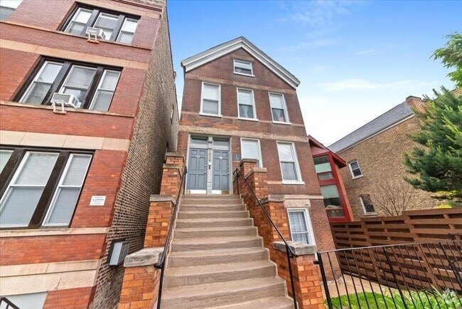 Building Photo - 1839 N Hermitage Ave
