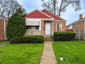 Building Photo - 631 Balmoral Ave