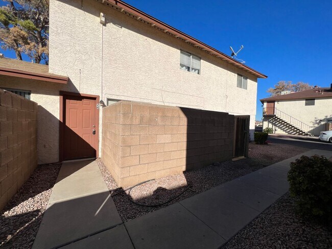 Building Photo - Apply Here https://realty480.appfolio.com/listings