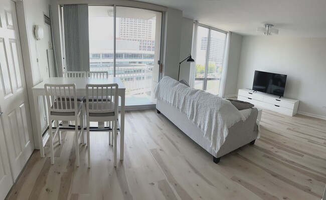 Foto del edificio - 1640 Maple Ave