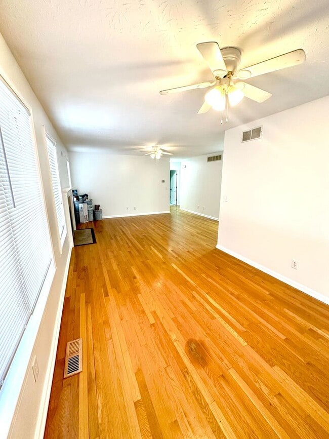 Foto del edificio - 118 Seattle Slew St