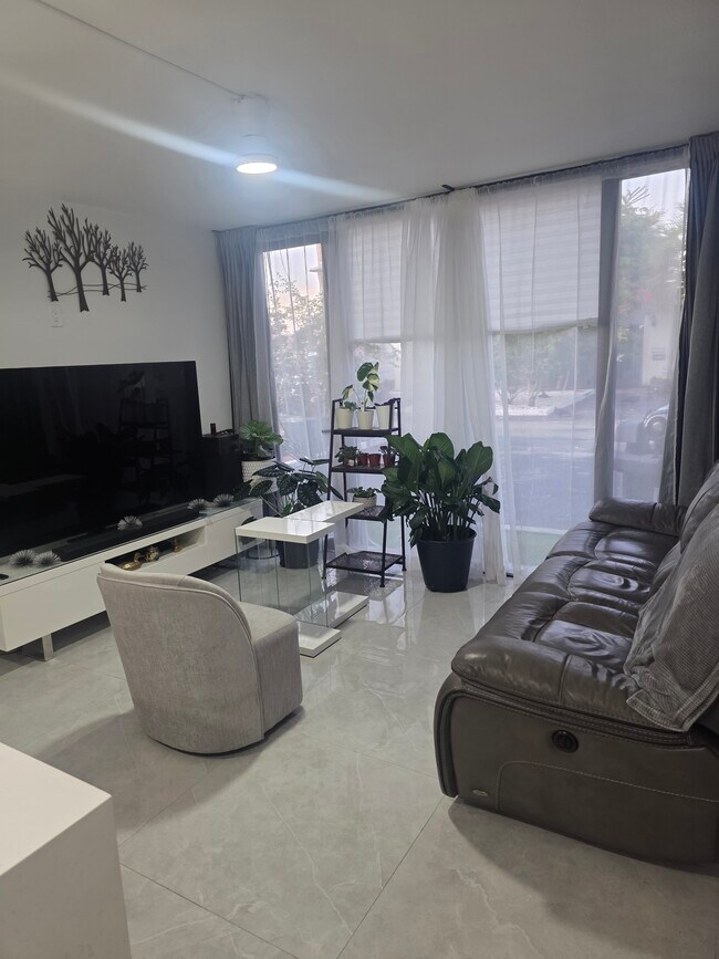 Foto del edificio - 6446 Miami Lakes Dr