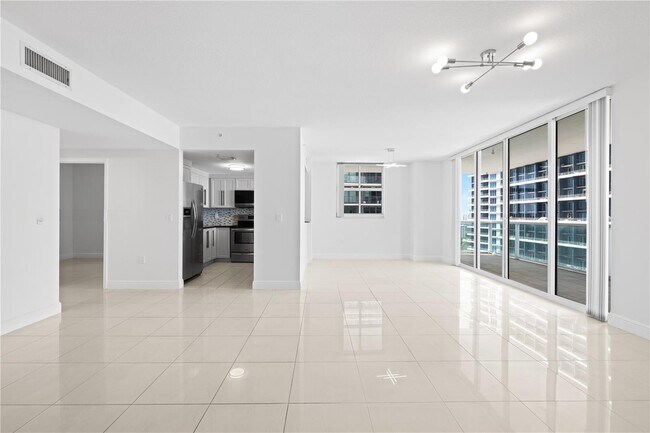 Building Photo - 1250 S Miami Ave
