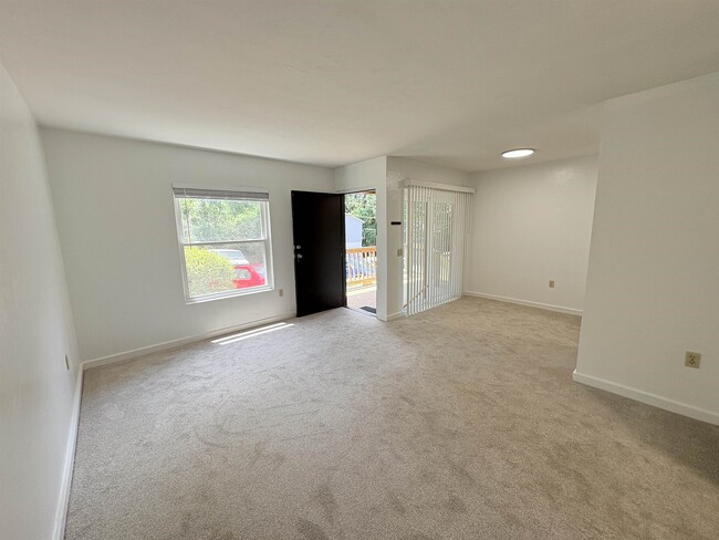 Building Photo - 1530 Live Oak Dr