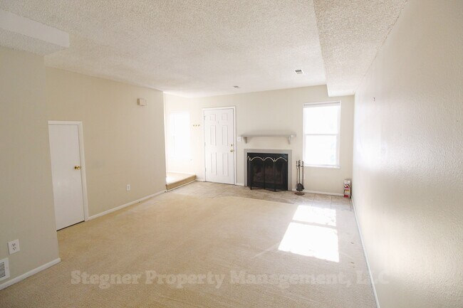Foto del edificio - Fantastic Townhome