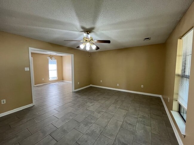 Building Photo - Renovated 3 Bedroom 2 Bath Home for Rent!!