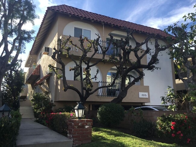 Building Photo - 3515 Mentone Ave