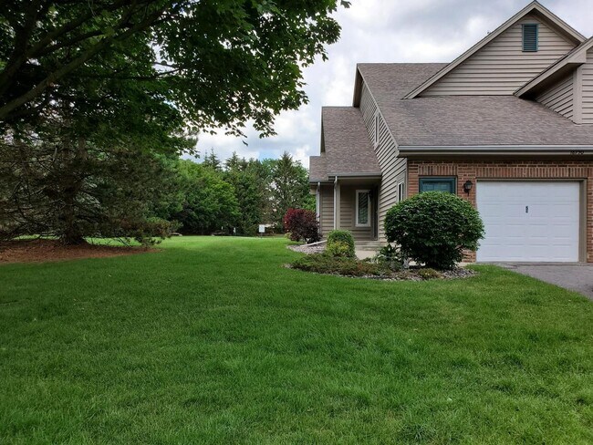 Building Photo - Brookfield 2 Bed 2 Bath Condo