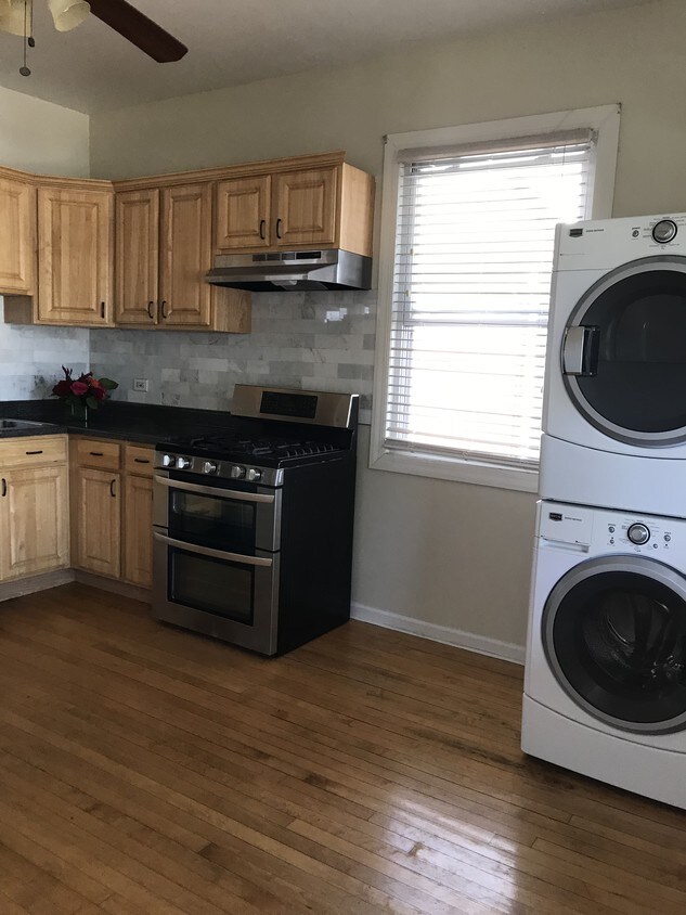 Foto principal - 4237 N Springfield Ave