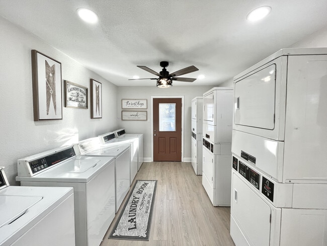 Building Photo - Tramor at Creek Village