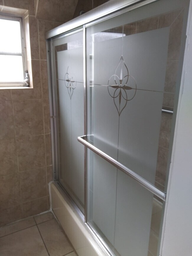 Building Photo - 9370 SW 87th Ave