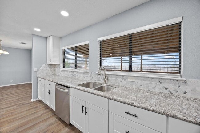 Foto del edificio - 2928 Donnell Dr