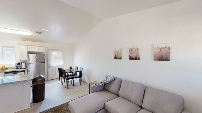 Building Photo - Ken-561 N 10th Pl. Show Low, AZ 85901