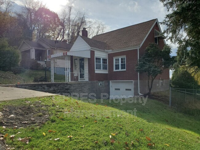 Building Photo - 722 7th St