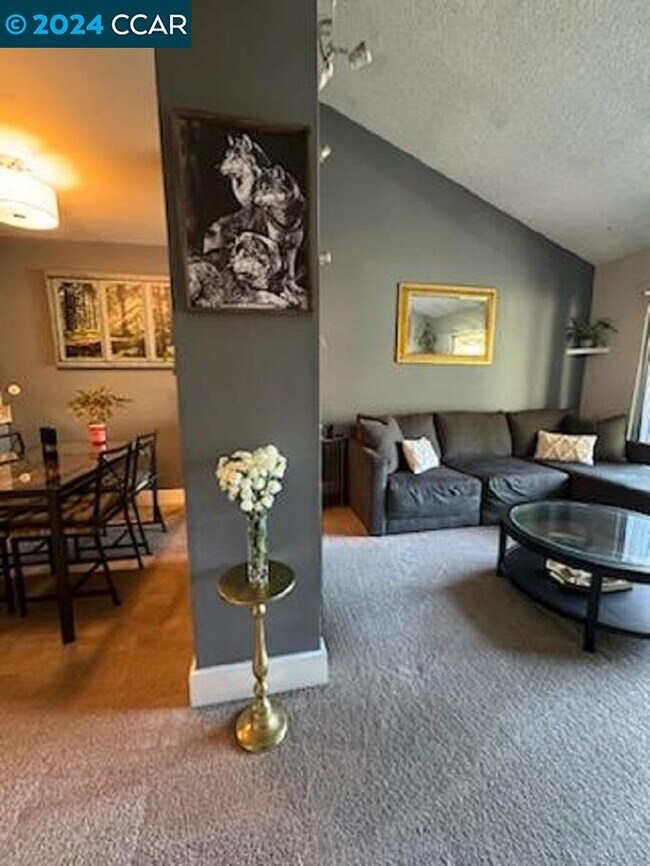 Foto del edificio - 2742 Oak Rd