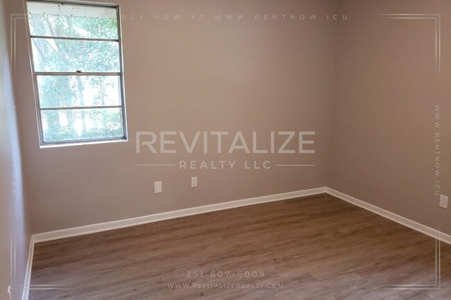 Foto del edificio - Newly Remodeled 4 Bed 1 Bath House in Mobile!!
