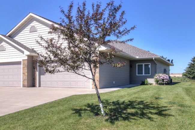 Building Photo - 1563 Gunston Dr