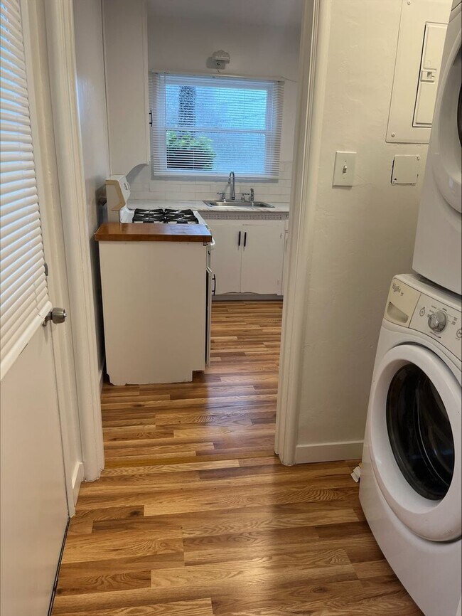 Foto del edificio - 2 Bedroom 1 Bath House Walking Distance to Cal Poly