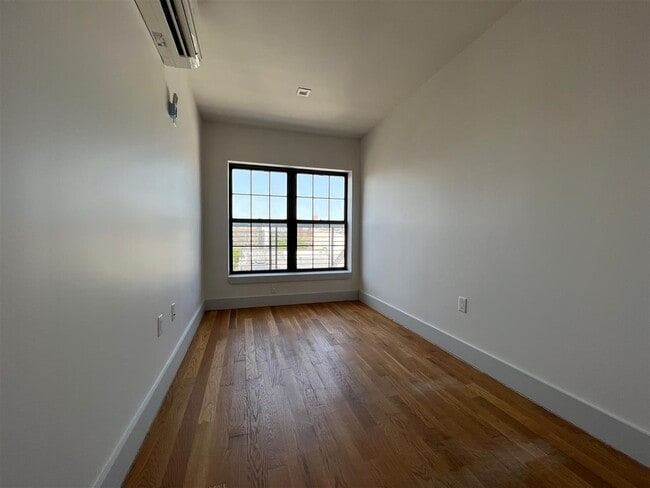 Building Photo - 241 Scholes St