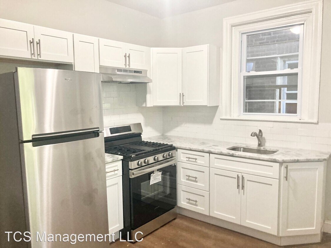 Primary Photo - 3 br, 1 bath House - 230 West Champlost St...
