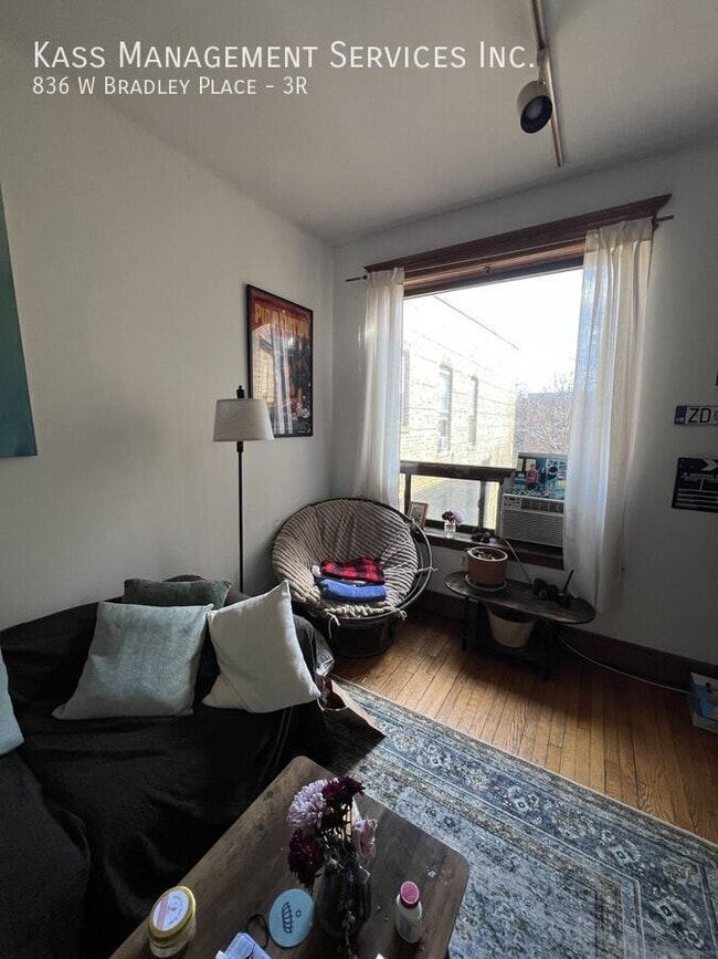 Photo - 836 W Bradley Pl Apartment