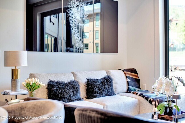 Foto del edificio - 119 Wood Rd