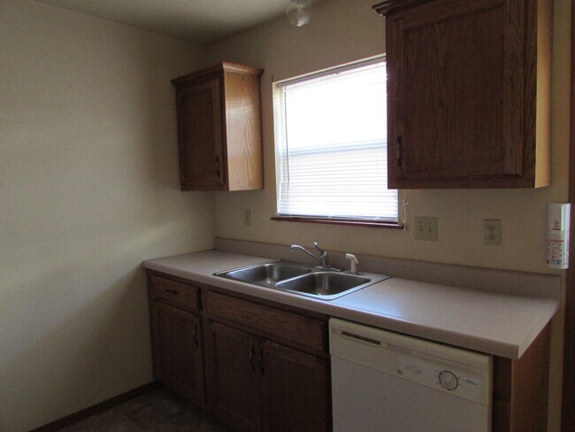 Building Photo - 20329 Skyview Dr