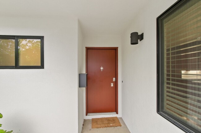 Foto del edificio - Central Davis 3/2 Mid Modern