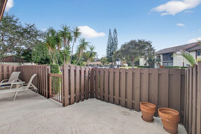 Foto del edificio - 4934 Sable Pine Cir