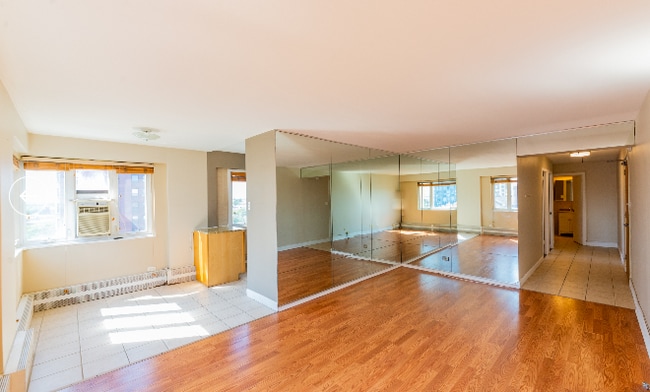 Building Photo - 708 W Bittersweet Pl