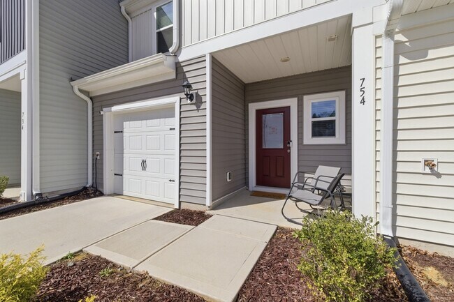 Building Photo - 754 Rolling Flds Dr