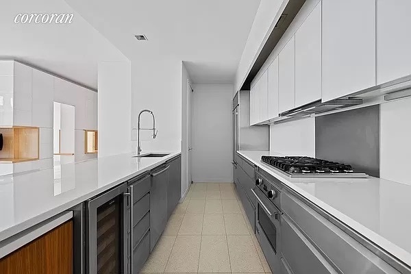 Building Photo - 447 W 18th St