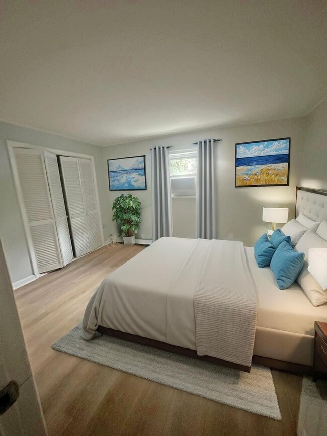 Building Photo - River View Apartments