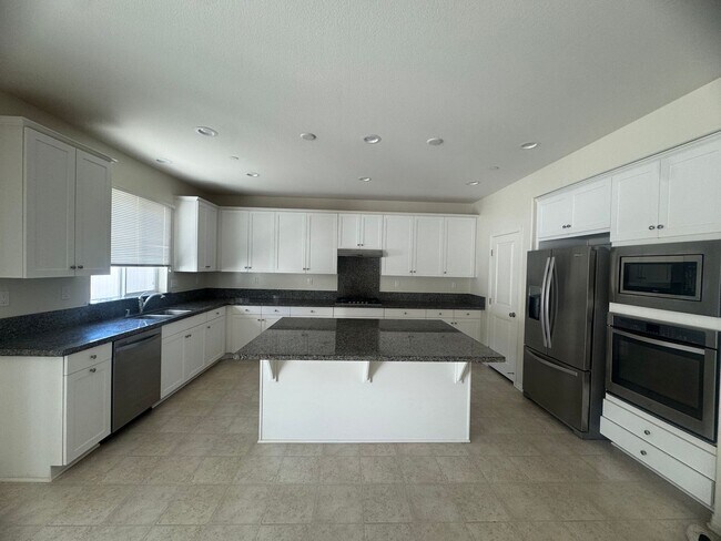 Foto del edificio - ***5 Bed / 3 Bath / 3,059 sqft House in Ga...
