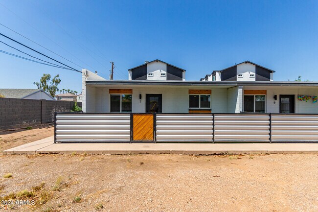 Foto del edificio - 3038 N 38th St