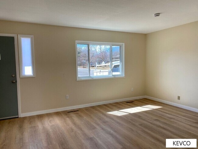 Foto del edificio - Sprawling Four Bedroom Home