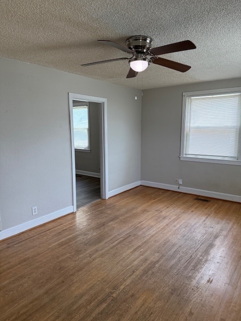 Building Photo - 3BR/1BA with all utilities included and 1-...