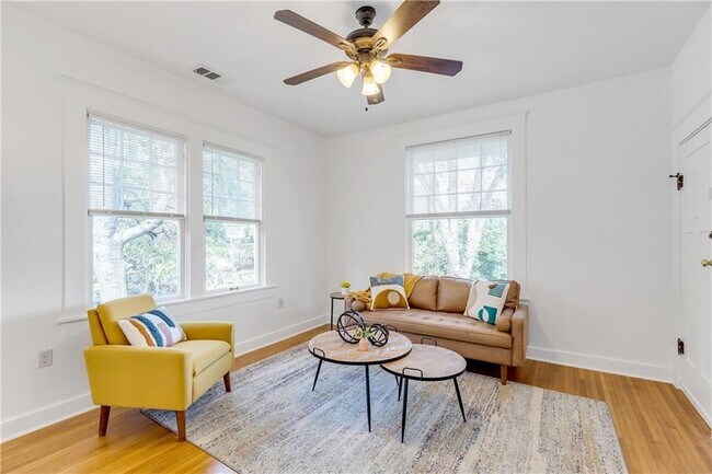 Foto del edificio - 815 E 31st St
