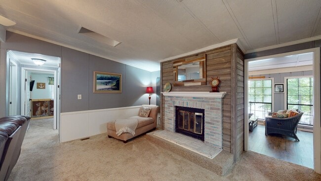 Building Photo - 358 Old Chism Trail