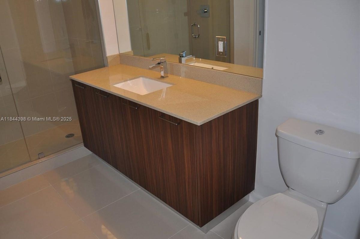 Foto principal - 5300 NW 85th Ave