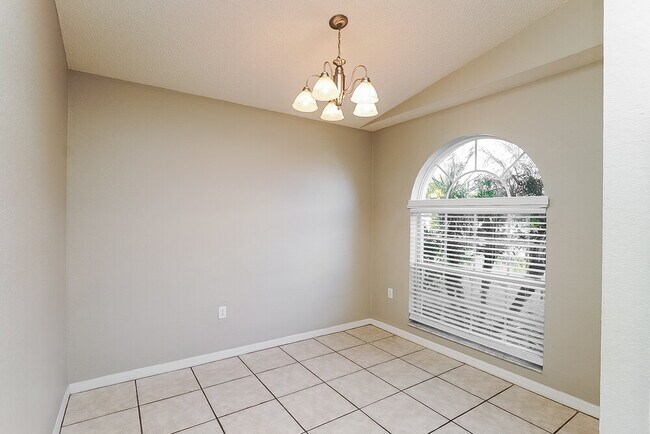 Foto del edificio - 827 Summer Glen Dr