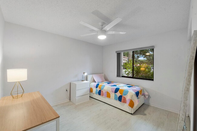 Building Photo - 6121 Pointe Regal Cir
