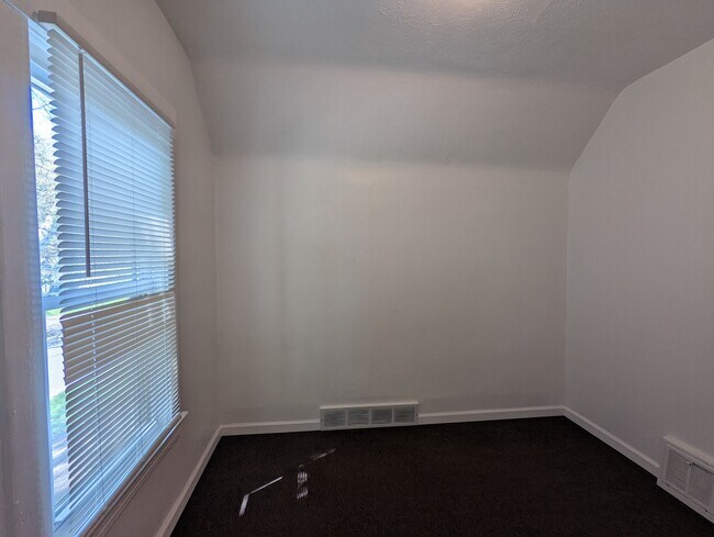 Building Photo - 2101 W 83rd St