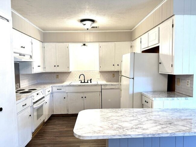 Foto del edificio - 2729 Mccarley Dr
