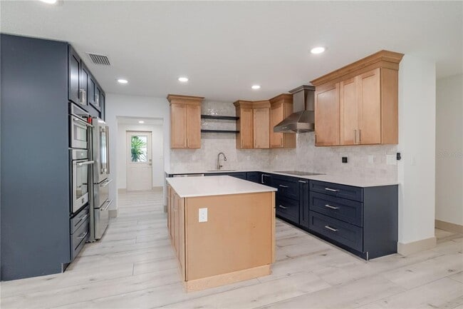 Building Photo - 4712 W Bay Ave