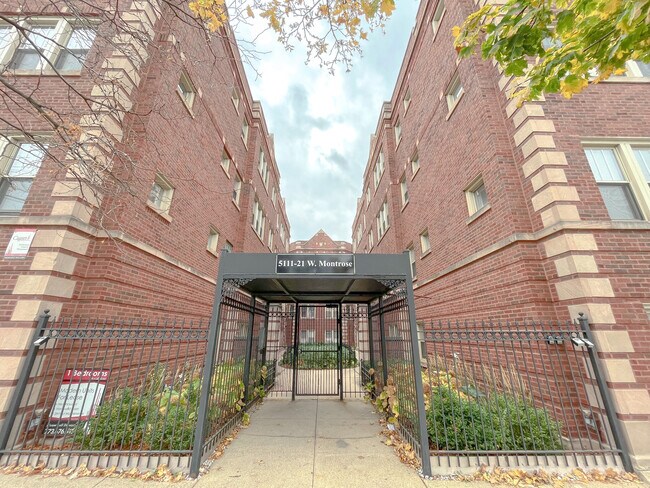Building Photo - 5117 W Montrose Ave